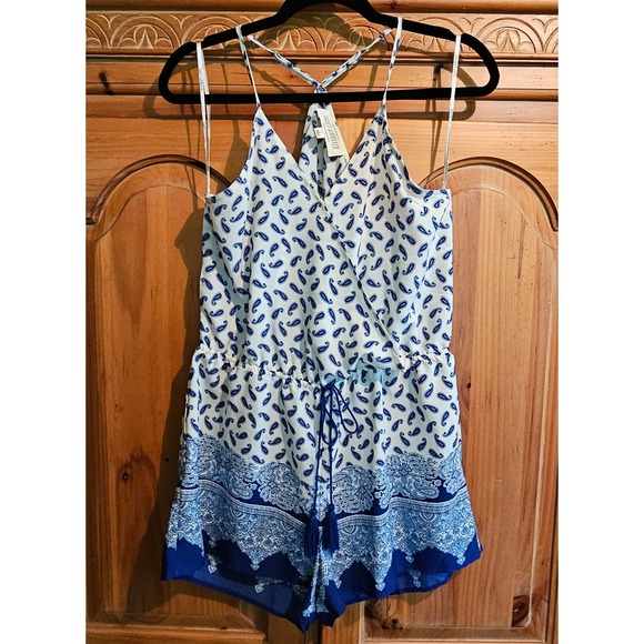 White &‎ Blue Paisley Sweet Wanderer Faux Wrap Romper Size Large - Picture 1 of 7